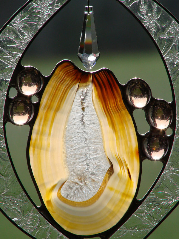 Fensterbild Eisblume-Achatscheibe 68x106 mit 5 Nuggets und Swarovski-Prisma